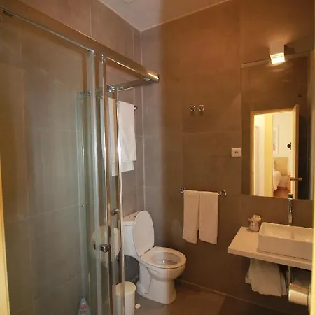 Milanesa בית הארחה 2*